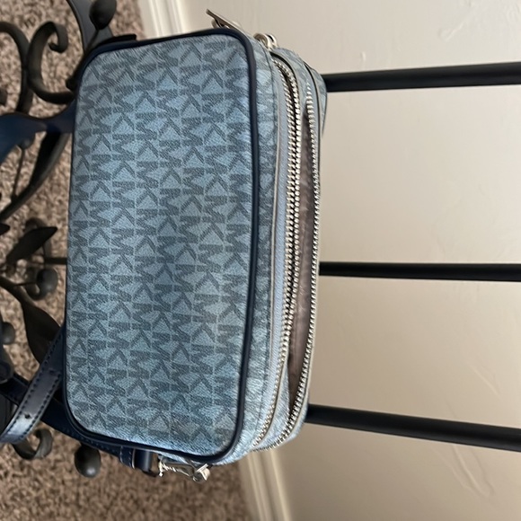 MICHAEL KORS SMALL, camera bag, signature pattern in sky blue w navy blue trim - Picture 4 of 5